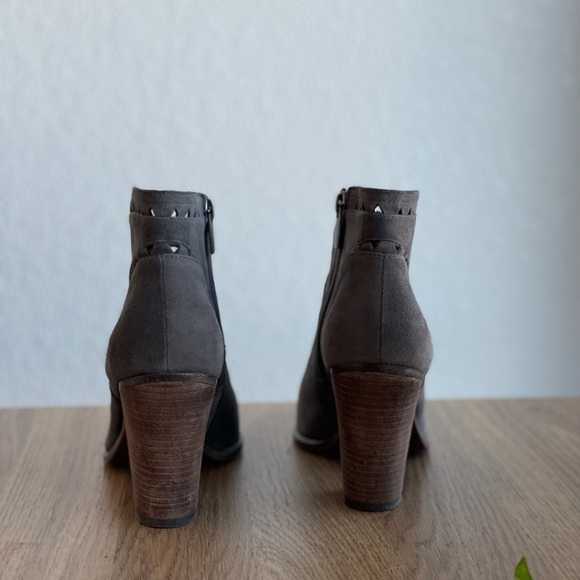Vince Camuto Suede Booties Grey 8 - Picture 3 of 3